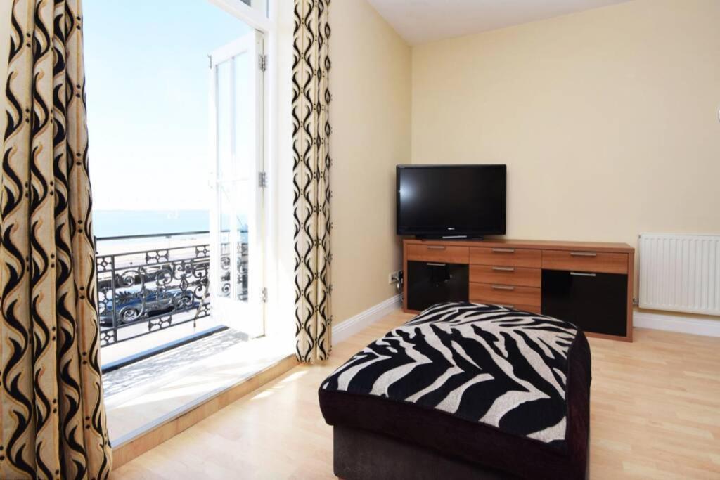 Appartement Spacious 3 Bedroom Beachfront With Amazing Sea Views! *